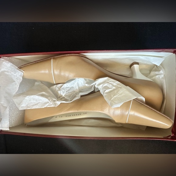 Vintage Ferragamo Designer Kitten Heels - Picture 4 of 8